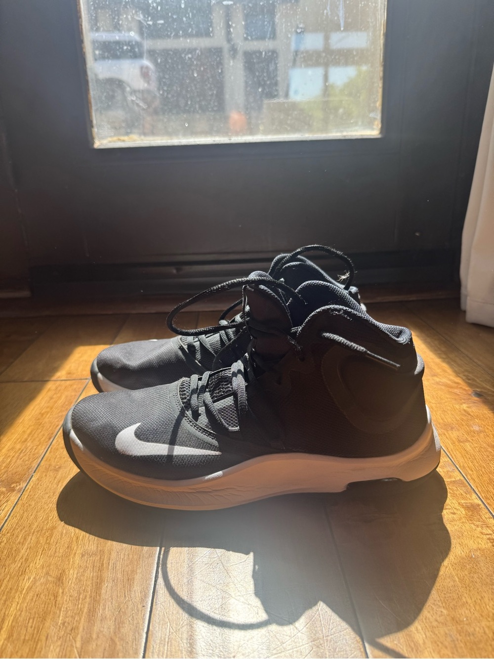 Nike Men's Black Basketball Shoes 9.5 - Picture 4 of 9